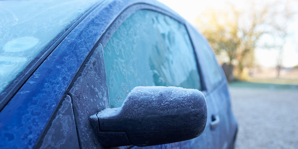 How to prevent auto glass damage in winter